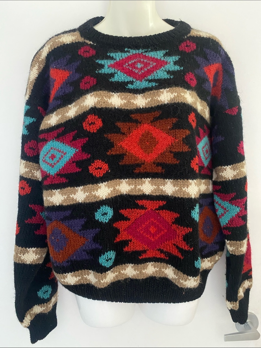 100% Pure Wool Handknit southwestern/Aztec Pattern Crewneck Sweater Size Medium